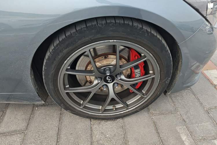 Used Infiniti Q50 2014 3.7L Comfort Edition Right Front Wheel Hub