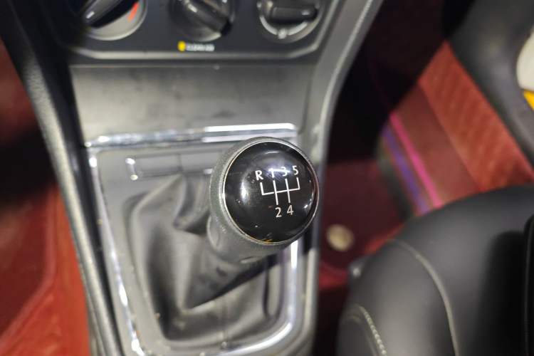 Used Volkswagen Bora 2018 1.5L Manual Fashion Model Gear Lever
