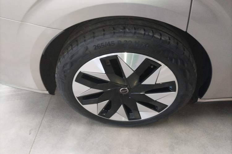 Used Volvo EM90 2025 Ultra Six-Seater