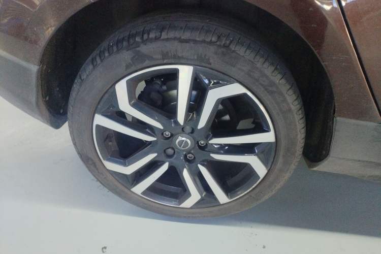 Used Volvo V40 2017 Cross Country T3 Zhiya Edition Exterior 5