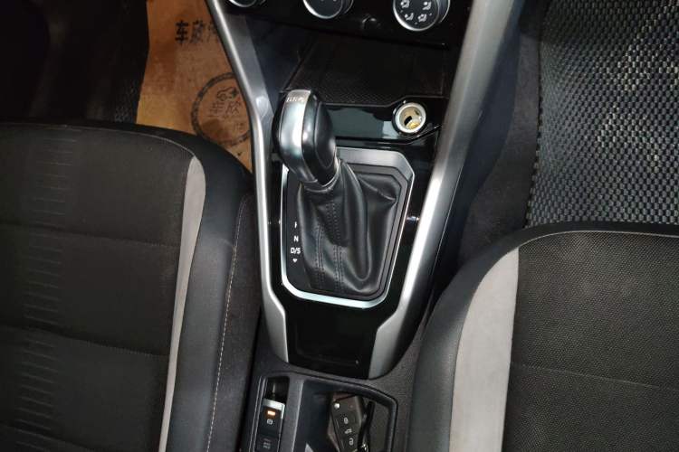 Used Volkswagen T-ROC 2022 280TSI DSG Two-Wheel Drive Elite PLUS Gear Lever