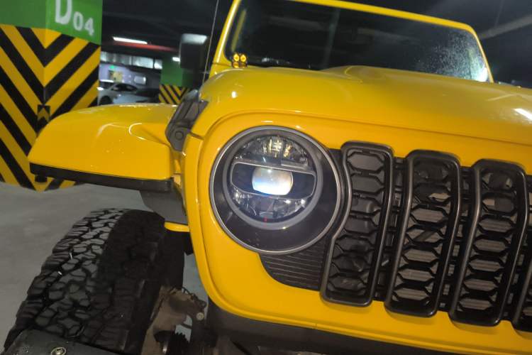 Used Jeep Wrangler 2019 2.0T Sahara Four-Door Version China VI Emission Standard
