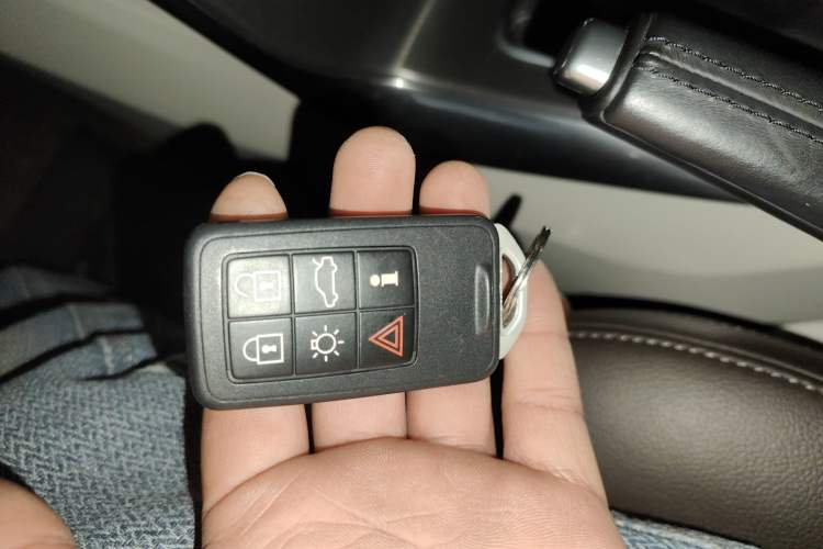 Used Volvo V40 2013 T5 Prestige Edition