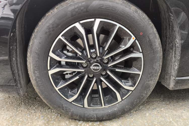 Used Nissan N7 2025 510 Air Left Front Wheel Hub