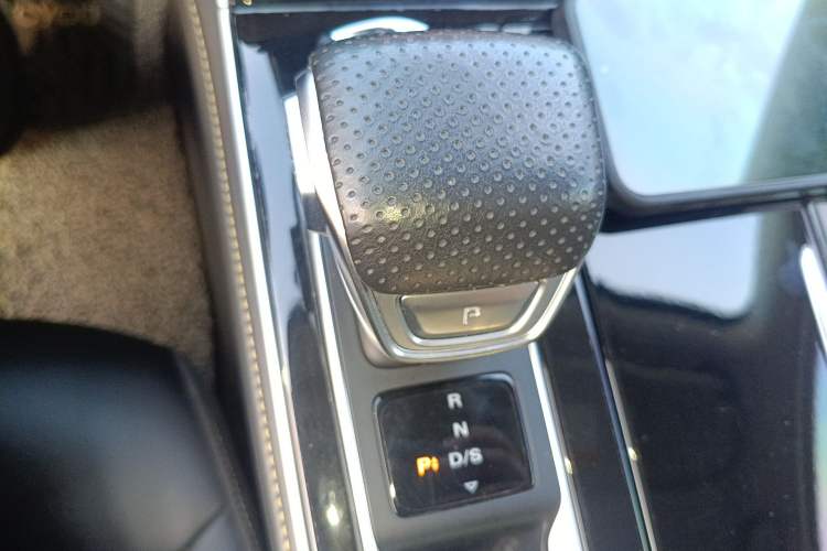 Used Roewe i6 MAX 2020 300TGI Automatic "Swell Cool Smart Drive" Edition
