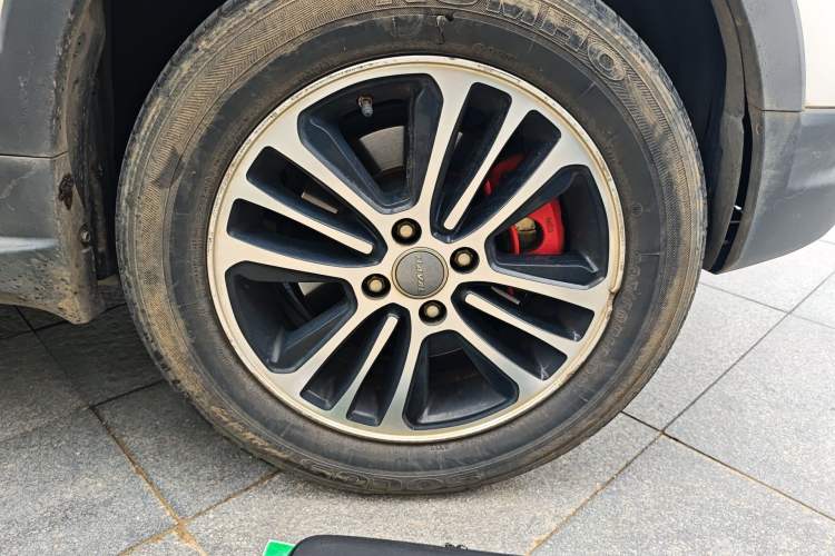 Used Haval H1 2016 Revised Version Blue Badge 1.5L AMT Luxury Edition Right Front Wheel Hub