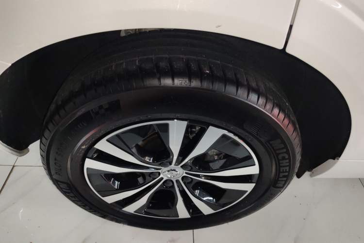 Used Volvo XC60 2025 B5 4x4 Smart Luxury Edition Right Rear Wheel Hub