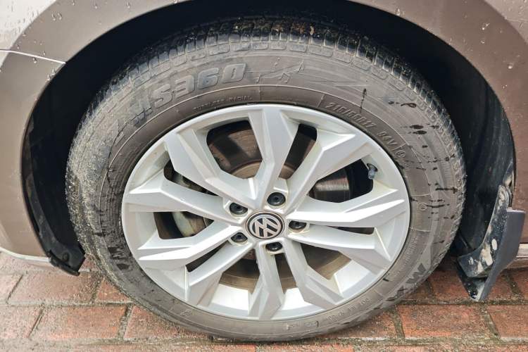 Used Volkswagen Magotan 2018 Facelift 330TSI DSG Luxury Model Left Front Wheel Hub