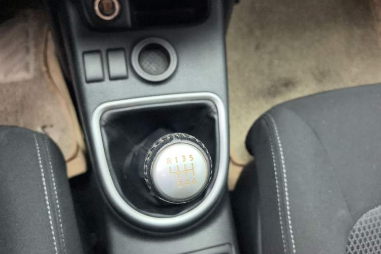 Used Dongfeng Fengdu MX6 2015 2.0L Manual Two-Wheel Drive Navigation Edition