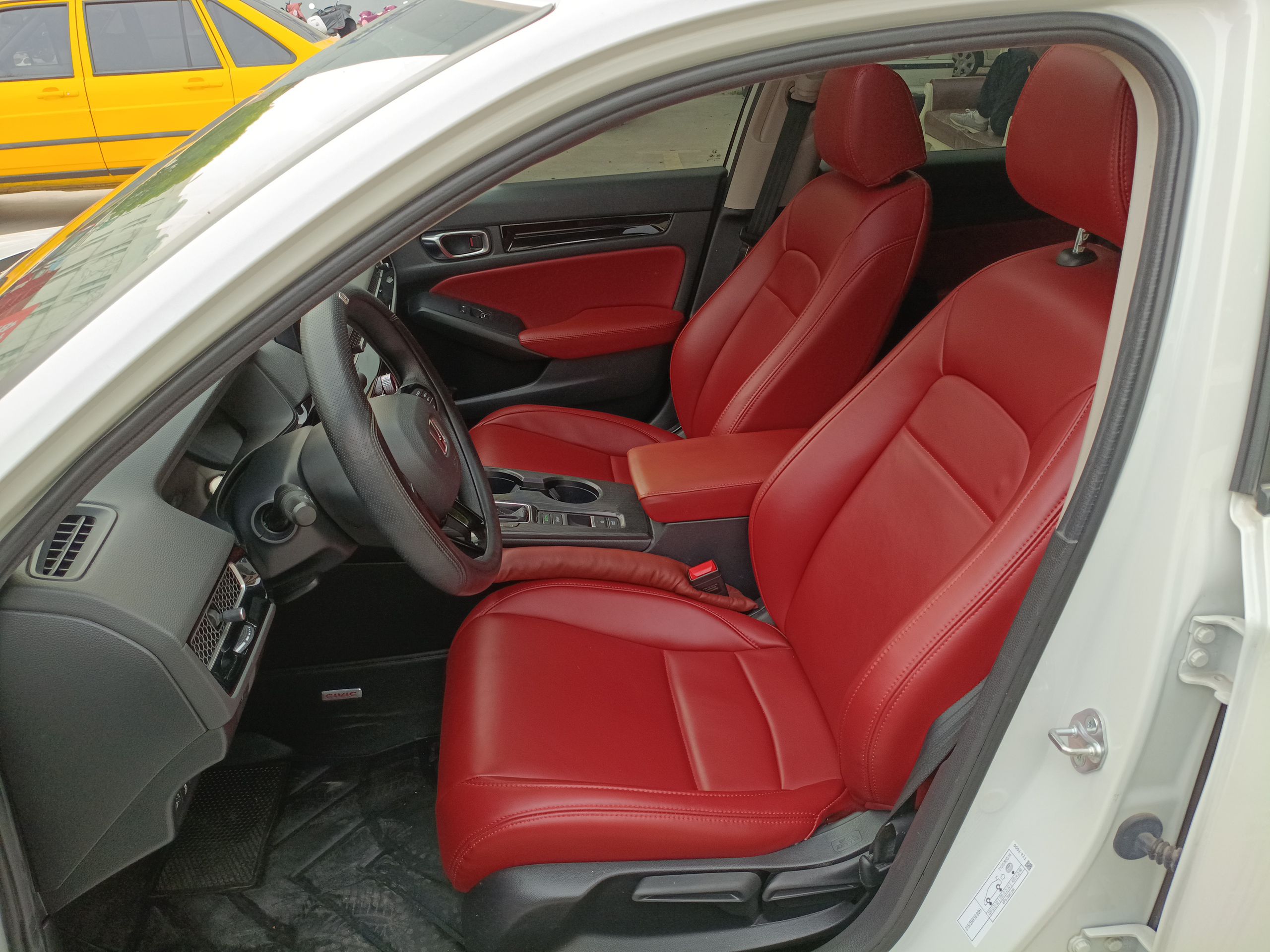 Переднее сиденье в автомобиле