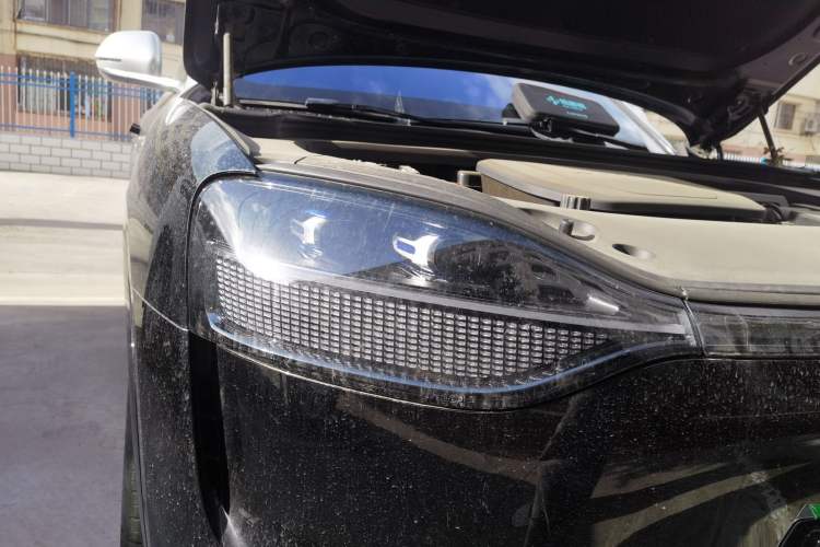 Used Hima AITO M9 2024 Range-Extended Ultra Version 42 kWh 6-Seater Model Right Front Headlight