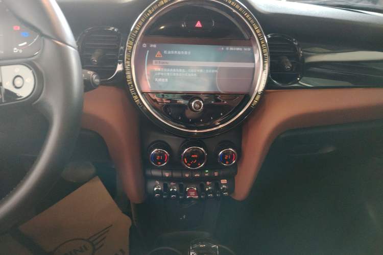 Used MINI MINI 2022 Updated 1.5T COOPER Artist Five-Door Edition
