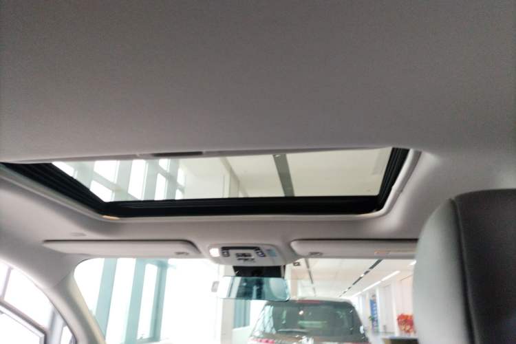 Used Toyota SIENNA 2023 2.5L Hybrid Comfort Edition Headliner