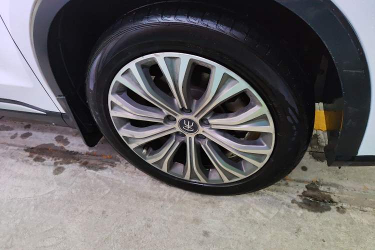 Used BYD Song Pro New Energy 2022 DM-i 110km Flagship Pro Model Right Front Wheel Hub