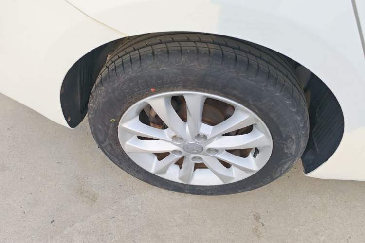 Used Kia K3 2016 1.6L Automatic GLS Right Rear Wheel Hub