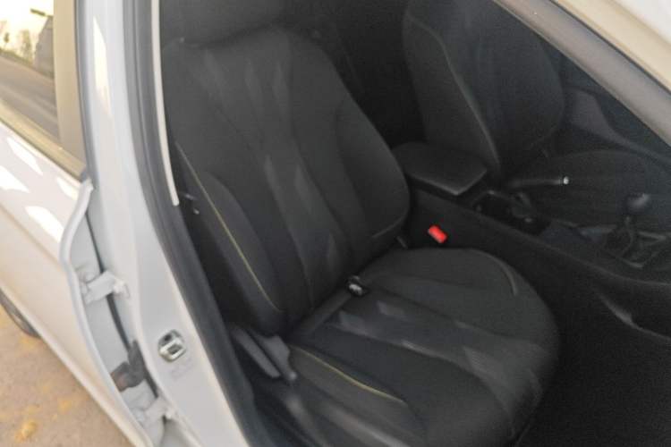 Used Roewe i5 2021 1.5L Manual Platinum Edition