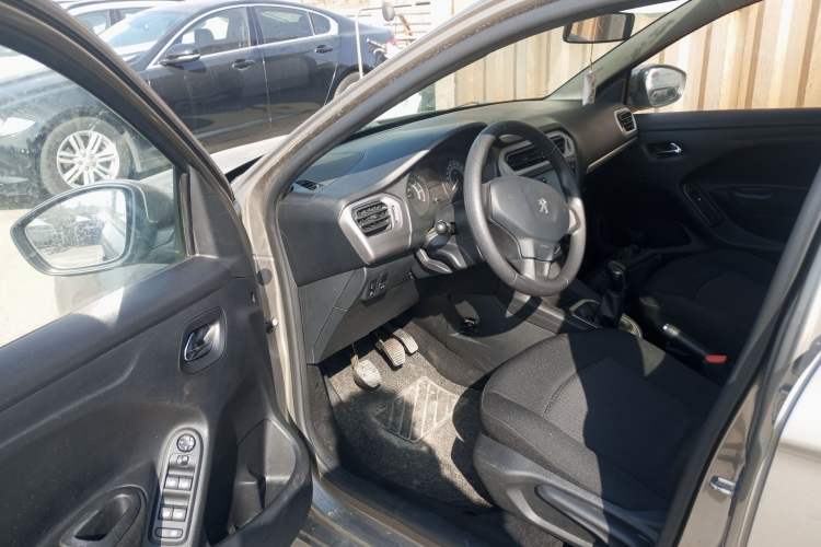 Used Peugeot 301 2014 1.6L Manual Comfort Edition
