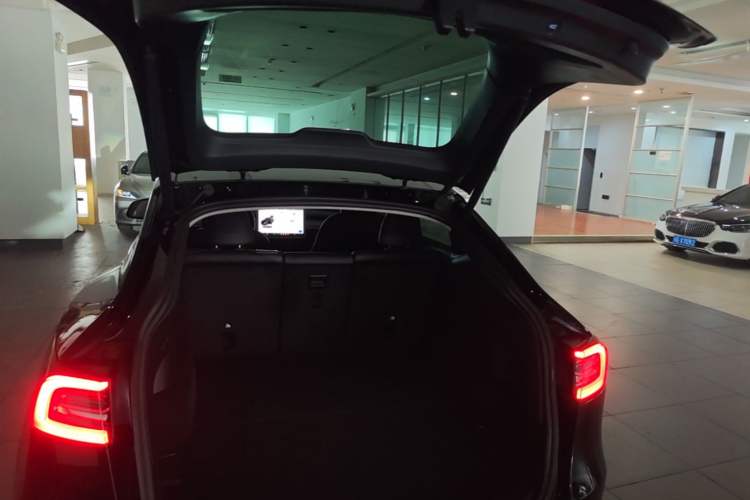 Used Tesla Model Y 2023 Rear-Wheel-Drive Version