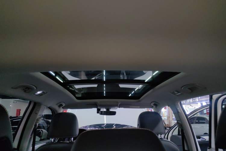 Used Volkswagen Tiguan L 2019 Revised 330TSI Automatic Two-Wheel Drive Smart & Luxury Edition China VI Standard
