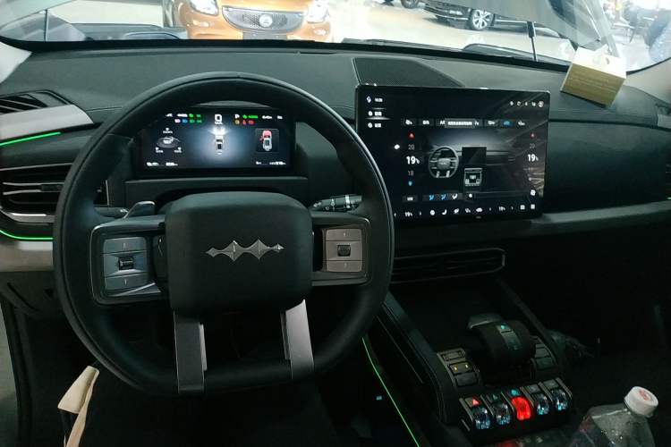 Used Formula Leopard Titanium 3 2025 501 km Range Rear-Wheel Drive Intelligent Driving Max Edition