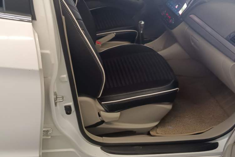 Used Dongfeng Aeolus A60 2014 1.6L Manual Luxury Model
