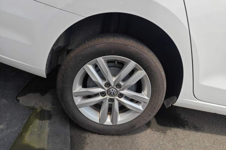 Used Volkswagen Jetta 2017 1.5L Automatic Comfort Model Right Rear Wheel Hub