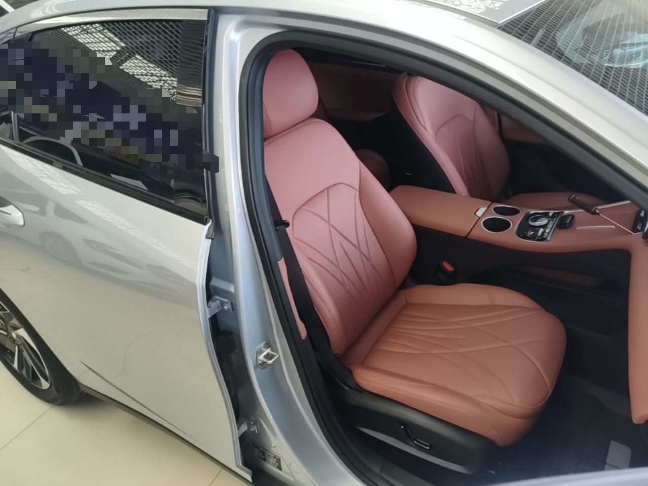 Geely Galaxy L6 2025 EM-i 140km Starship Edition — снимка 19