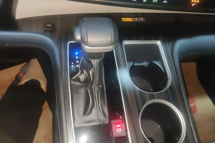 Used Toyota Granvia 2024 2.5L Hybrid Prestige ULTRA Edition
