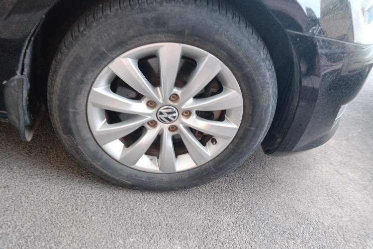 Used Volkswagen Passat 2013 1.8TSI DSG Prestige Edition Right Front Wheel Hub