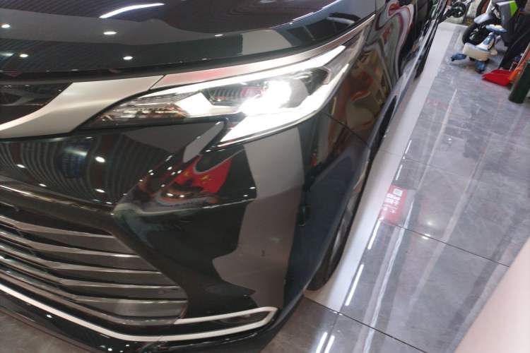 Used Toyota Sienna 2024 2.5L Hybrid Four-Wheel Drive Prestige Edition