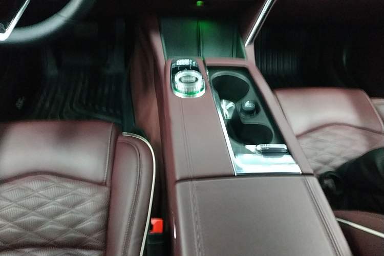 Used Cadillac CT6 2023 28T Platinum Edition Gear Lever