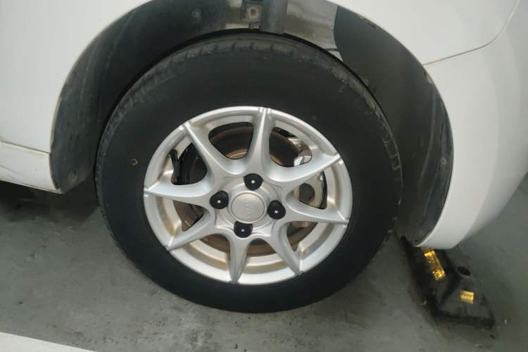 Used Roewe Clever 2022 311km QiQi BoBo Edition Right Front Wheel Hub
