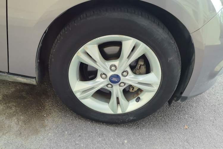 Used Ford Focus 2012 Sedan 1.6L Automatic Fashion Edition