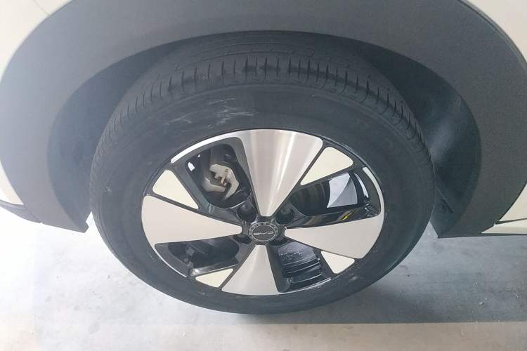 Used BYD Dolphin 2023 420 km Free Version Right Rear Wheel Hub