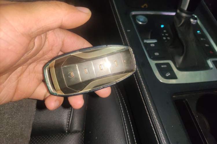 Used BYD Tang 2019 2.0T Automatic SmartConnect Prestige 7-Seater China VI Standard Vehicle Key