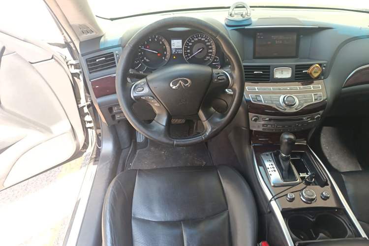 Used Infiniti M Series 2012 M25L Comfort Edition Steering Wheel