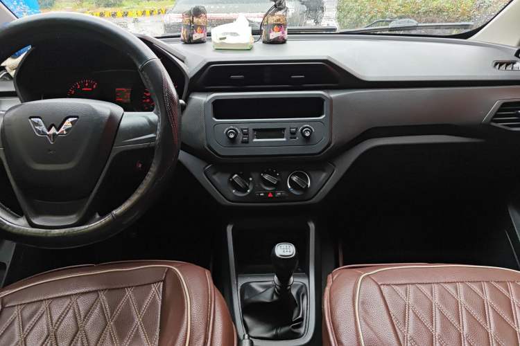 Used Wuling Hongguang 2019 1.5L S Basic Version China VI Standard LAR
