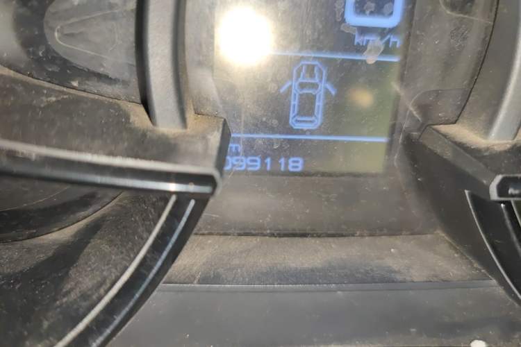 Used Dongfeng Aeolus AX7 2015 2.0L Manual Zhiyi Trim
