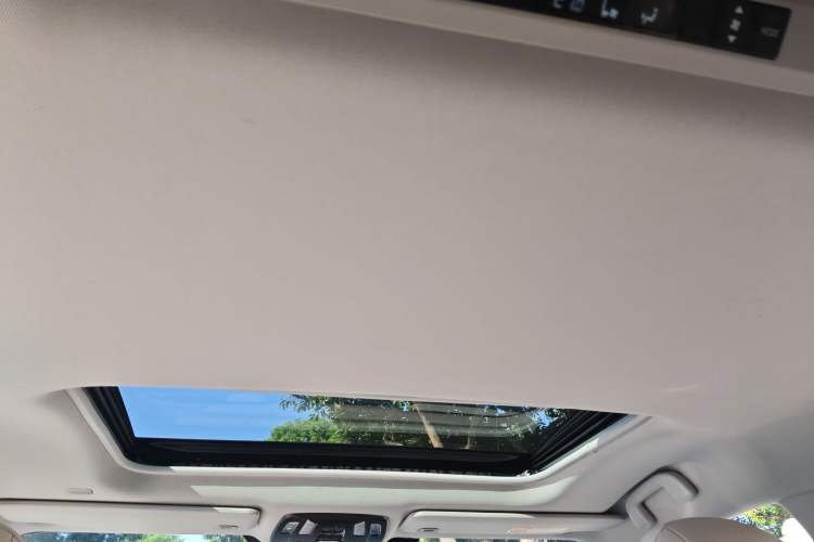 Used Toyota SIENNA 2023 2.5L Hybrid Comfort Edition Headliner