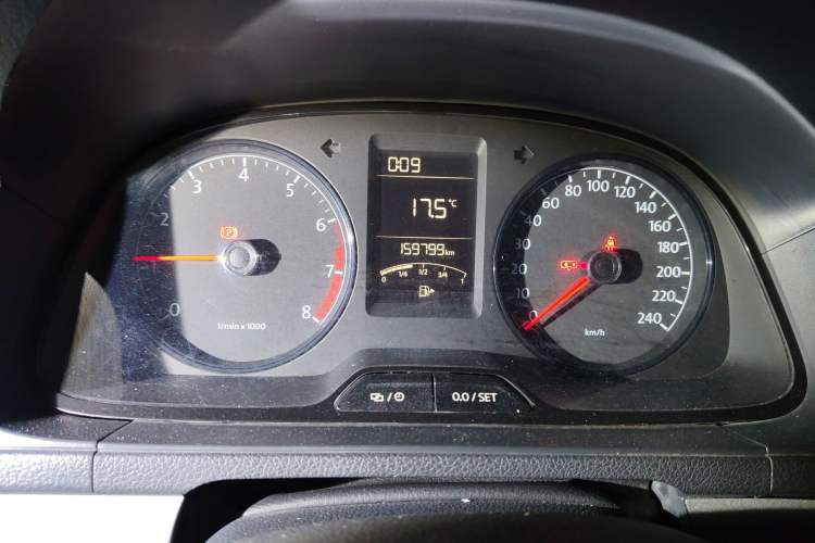 Used Volkswagen Gran Lavida 2013 1.6L Manual Fashion Model Odometer Close Up