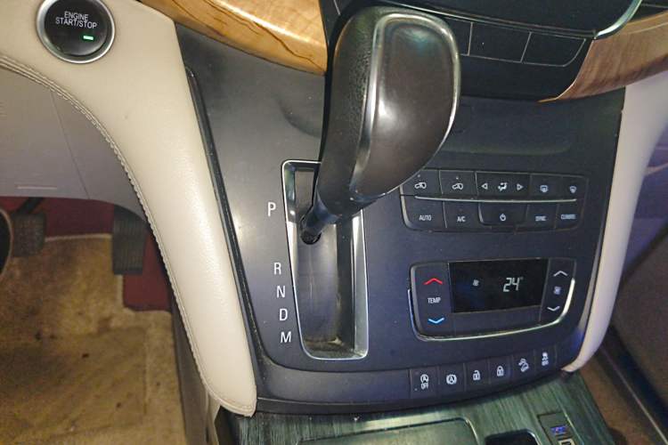 Used Buick GL8 2017 ES 28T Comfort Model China V Standard Gear Lever