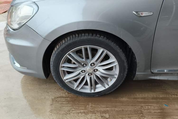 Used Suzuki Kizashi 2011 2.4L Two-Wheel Drive Sport with Navigation
