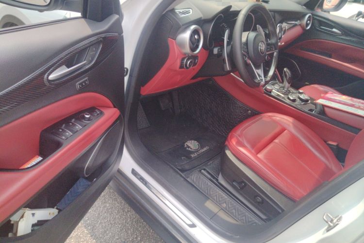 Used Alfa Romeo Stelvio 2017 2.0T 200HP Luxury Edition Driver Seat