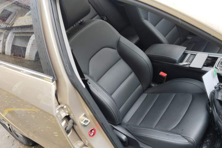 Used Geely Auto Emgrand 2019 Leading Edition 1.5L CVT Upward-Connected Model China VI Standard Right Front Seat
