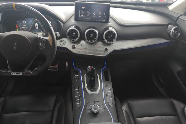 Used Wey VV7 2019 Upgraded Model 2.0T Flagship Version China V Standard Audio And AC Panel