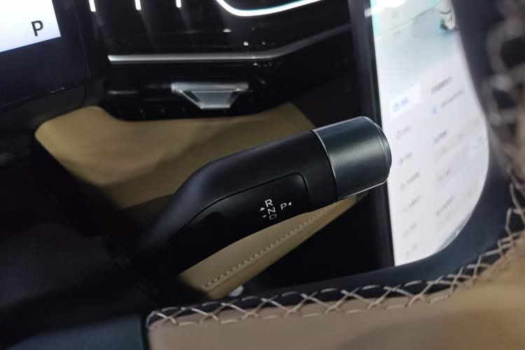 Used Geely Galaxy L6 2023 125km Starship Gear Lever