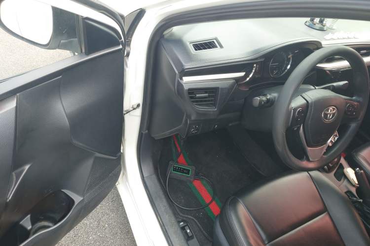 Used Toyota Levin 2016 Dual-Engine 1.8H GS E-CVT Elite Model with Sunroof Driver Seat