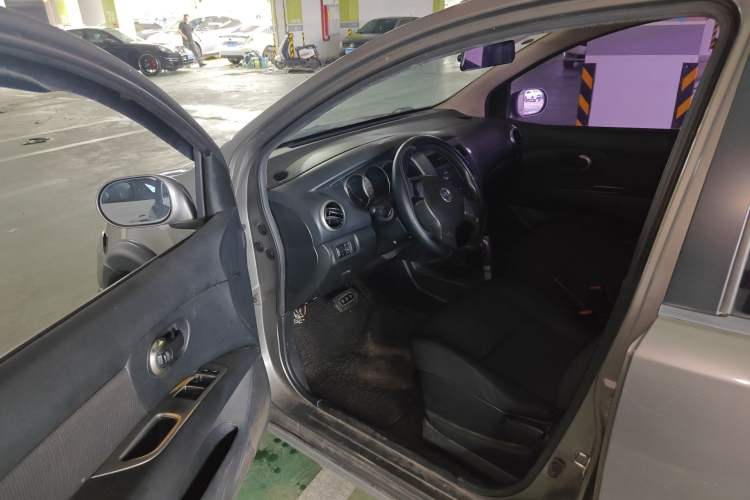 Used Nissan Livina 2010 JINRUI Edition 1.6L Automatic Standard Model Driver Seat