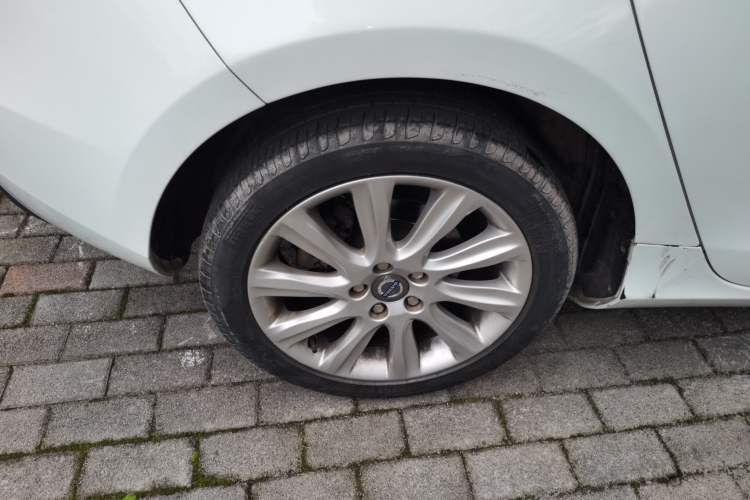 Used Volvo V40 2015 1.6T Zhiyi Edition
