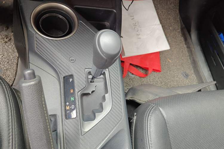 Used Toyota RAV4 2015 2.0L CVT Two-Wheel Drive Fashion Edition Gear Lever